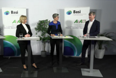Die Basi im Dialog-Veranstaltung zu Arbeitsschutz und Normung. Im Bild zu sehen von rechts nach links: Dr. Bärbel Wernicke, Angela Janowitz, Dr. Christian Felten