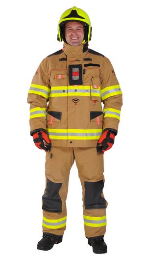 Feuerwehrmann mit smarter PSA