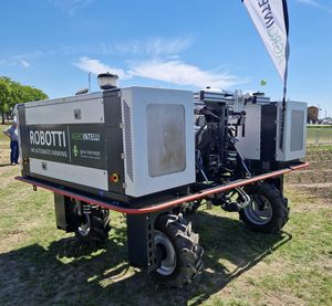 Autonomous machine for repetitive operations in row crops