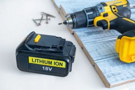 Batterie rechargeable lithium-ion 18 volts pour une visseuse électrique sans fil