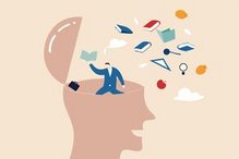 Illustration d'une tête ouverte dans laquelle s'envolent des livres et d'autres symboles du savoir.