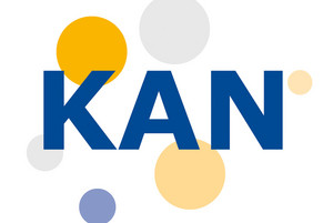 KAN-Logo mit bunten Kreisen hinterlegt. 