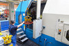 Bediener an Maschine
