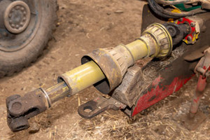 Gelenkwelle an einer Zugmaschine im Einsatz.