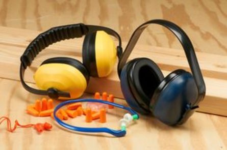 Different types of hearing protectors (ear muffs, disposable earplugs, reusable earplugs, banded earplugs)
