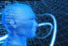 Ein virtuelles Gesicht leuchtet transparent auf einem Monitor mit binären Zahlenfolgen im Hintergrund.
