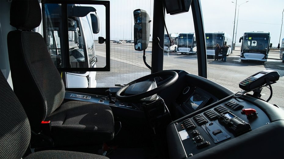 Fahrerplatz eines Busses