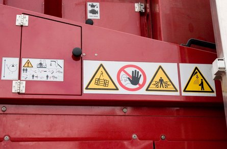 Symboles indiquant des consignes de sécurité sur une machine